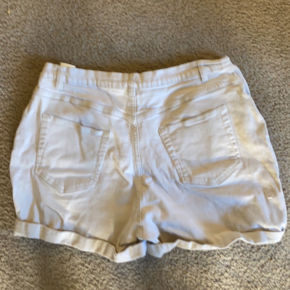 Shorts - Picture 2 of 3
